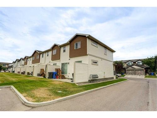 5-1220 Keystone Road West, Lethbridge, AB - Outdoor