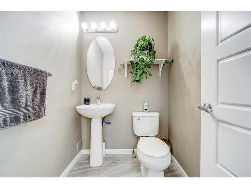 5-1220 Keystone Road West, Lethbridge, AB - Indoor Photo Showing Bathroom