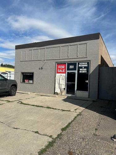 251 12B Street North, Lethbridge, AB 