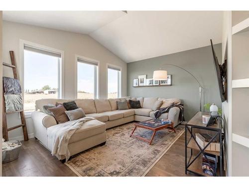 446 Bluebell Lane West, Lethbridge, AB - Indoor Photo Showing Living Room