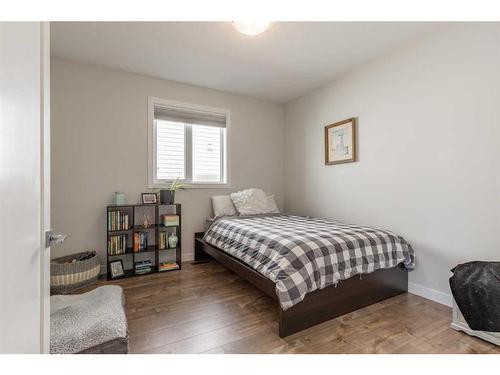 446 Bluebell Lane West, Lethbridge, AB - Indoor Photo Showing Bedroom