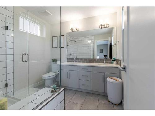 446 Bluebell Lane West, Lethbridge, AB - Indoor Photo Showing Bathroom