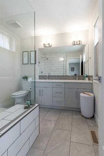 446 Bluebell Lane West, Lethbridge, AB - Indoor Photo Showing Bathroom