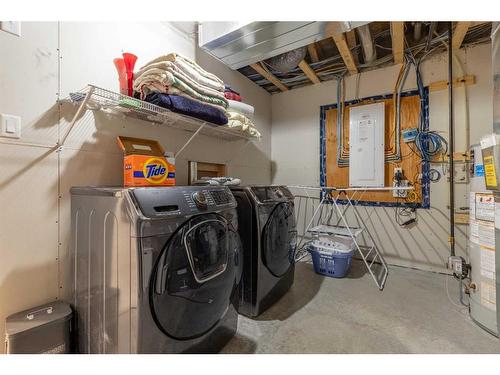 446 Bluebell Lane West, Lethbridge, AB - Indoor Photo Showing Laundry Room