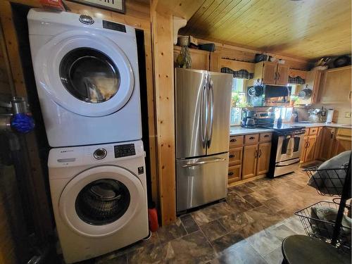 9 Mountain Vista Drive, Hill Spring, AB - Indoor Photo Showing Laundry Room