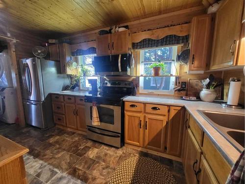 9 Mountain Vista Drive, Hill Spring, AB - Indoor Photo Showing Kitchen