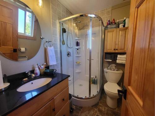 9 Mountain Vista Drive, Hill Spring, AB - Indoor Photo Showing Bathroom