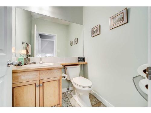 141 Peigan Court West, Lethbridge, AB - Indoor Photo Showing Bathroom