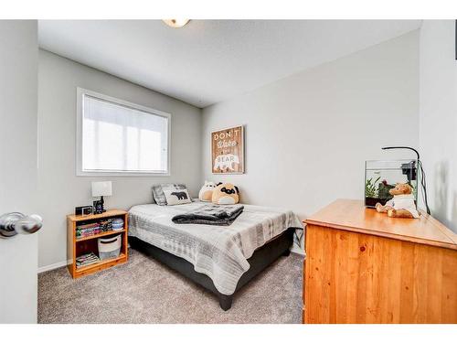 141 Peigan Court West, Lethbridge, AB - Indoor Photo Showing Bedroom