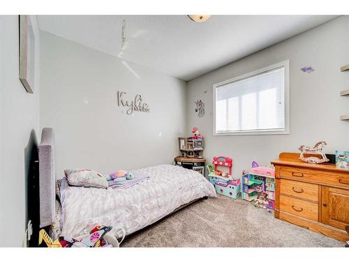 141 Peigan Court West, Lethbridge, AB - Indoor Photo Showing Bedroom