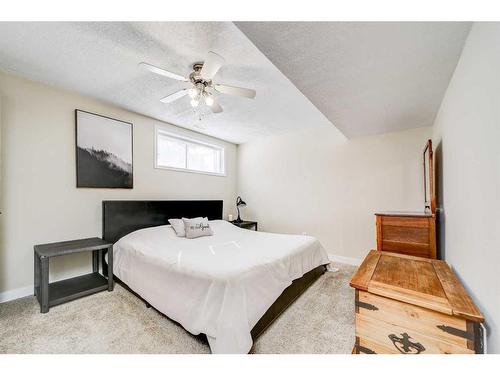 141 Peigan Court West, Lethbridge, AB - Indoor Photo Showing Bedroom