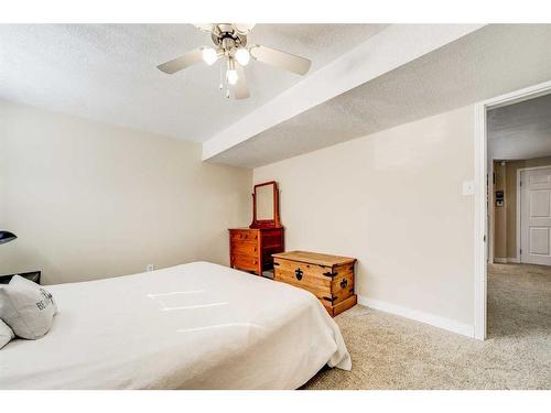 141 Peigan Court West, Lethbridge, AB - Indoor Photo Showing Bedroom