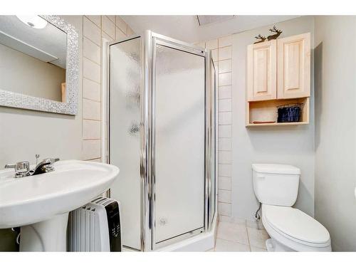 141 Peigan Court West, Lethbridge, AB - Indoor Photo Showing Bathroom