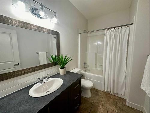 4632 63 Avenue, Taber, AB - Indoor Photo Showing Bathroom