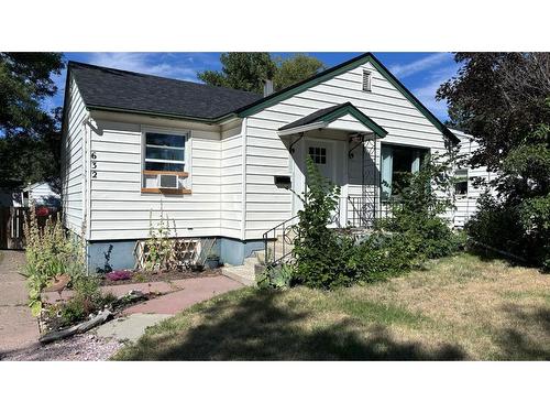 632 21 Street South, Lethbridge, AB - Outdoor