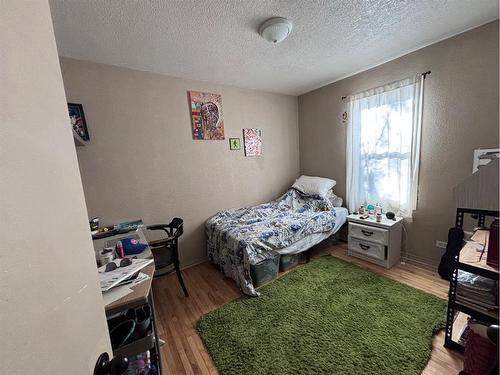 632 21 Street South, Lethbridge, AB - Indoor Photo Showing Bedroom