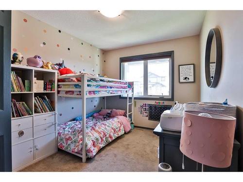 731 Florence Ho Leong Crescent North, Lethbridge, AB - Indoor Photo Showing Bedroom