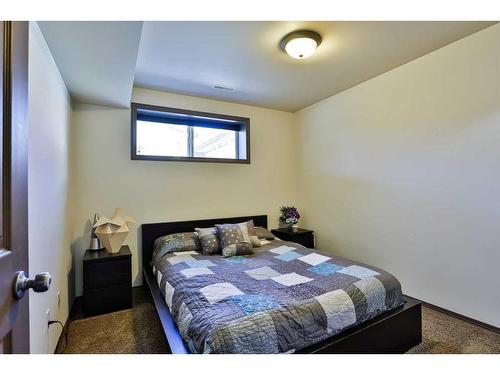 731 Florence Ho Leong Crescent North, Lethbridge, AB - Indoor Photo Showing Bedroom