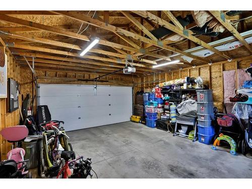 731 Florence Ho Leong Crescent North, Lethbridge, AB - Indoor Photo Showing Garage