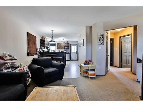 731 Florence Ho Leong Crescent North, Lethbridge, AB - Indoor Photo Showing Living Room