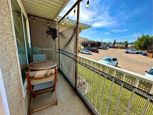 4-324 Highlands Boulevard West, Lethbridge, AB - Outdoor With Exterior