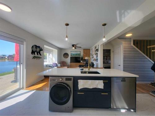 8 Mountain Vista Drive, Hill Spring, AB - Indoor Photo Showing Kitchen