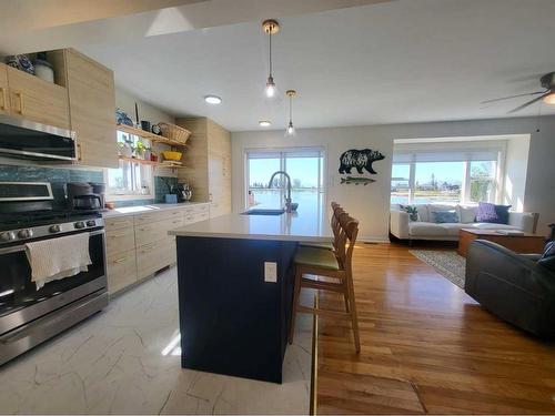 8 Mountain Vista Drive, Hill Spring, AB - Indoor Photo Showing Kitchen