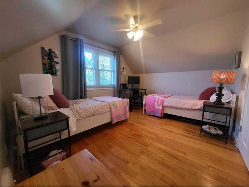 8 Mountain Vista Drive, Hill Spring, AB - Indoor Photo Showing Bedroom