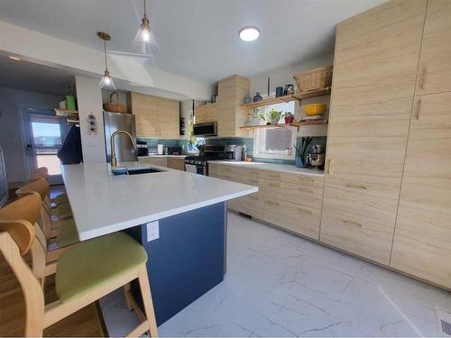 8 Mountain Vista Drive, Hill Spring, AB - Indoor Photo Showing Kitchen With Double Sink