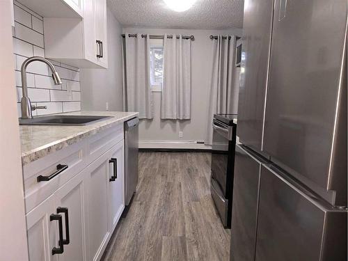 12-3410 23 Avenue South, Lethbridge, AB - Indoor Photo Showing Kitchen