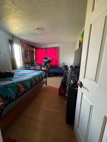 117 1 Street East, Cardston, AB - Indoor Photo Showing Bedroom