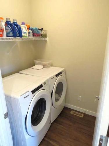 354 Uplands Boulevard North, Lethbridge, AB - Indoor Photo Showing Laundry Room