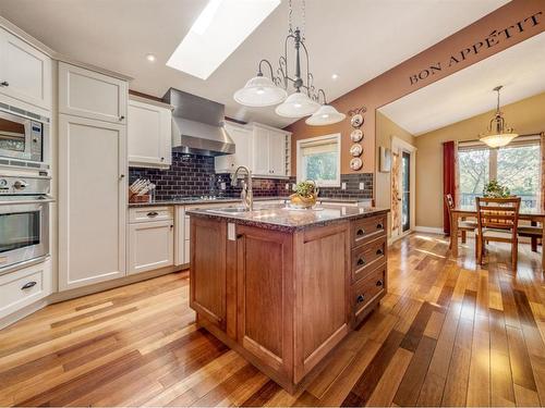 10 Couleesprings Place South, Lethbridge, AB - Indoor Photo Showing Kitchen