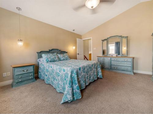 10 Couleesprings Place South, Lethbridge, AB - Indoor Photo Showing Bedroom