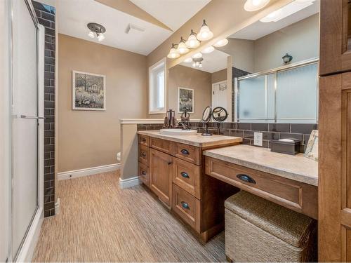 10 Couleesprings Place South, Lethbridge, AB - Indoor Photo Showing Bathroom