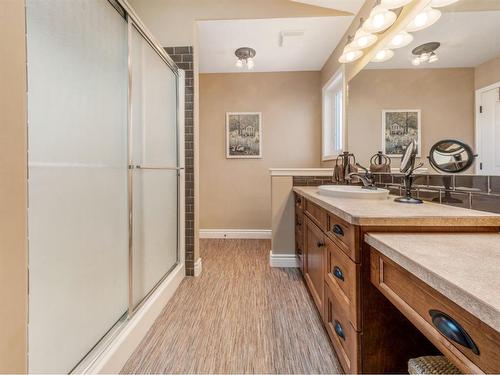 10 Couleesprings Place South, Lethbridge, AB - Indoor Photo Showing Bathroom