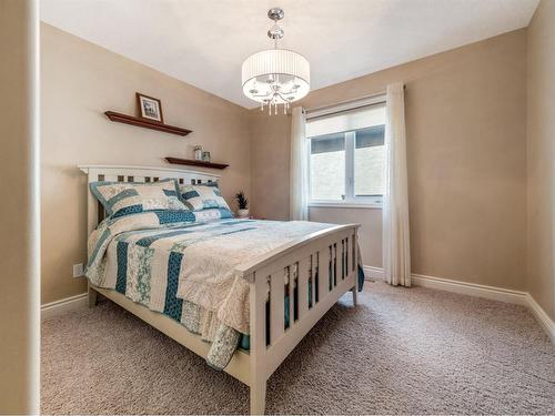 10 Couleesprings Place South, Lethbridge, AB - Indoor Photo Showing Bedroom