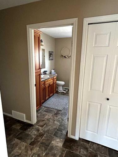 1022 Livingston Way, Pincher Creek, AB - Indoor Photo Showing Other Room