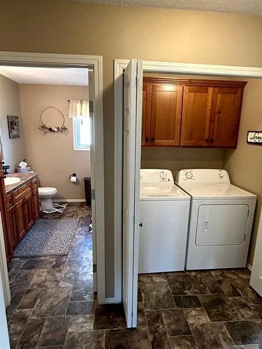 1022 Livingston Way, Pincher Creek, AB - Indoor Photo Showing Laundry Room