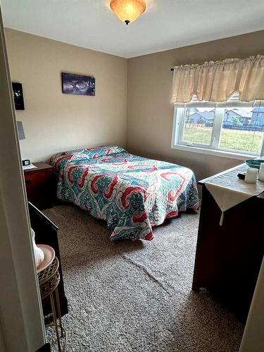 1022 Livingston Way, Pincher Creek, AB - Indoor Photo Showing Bedroom