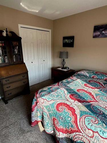 1022 Livingston Way, Pincher Creek, AB - Indoor Photo Showing Bedroom