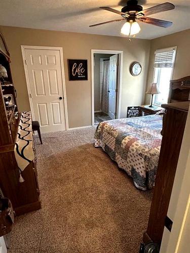 1022 Livingston Way, Pincher Creek, AB - Indoor Photo Showing Bedroom