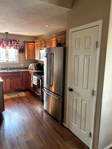 1022 Livingston Way, Pincher Creek, AB - Indoor Photo Showing Kitchen With Double Sink