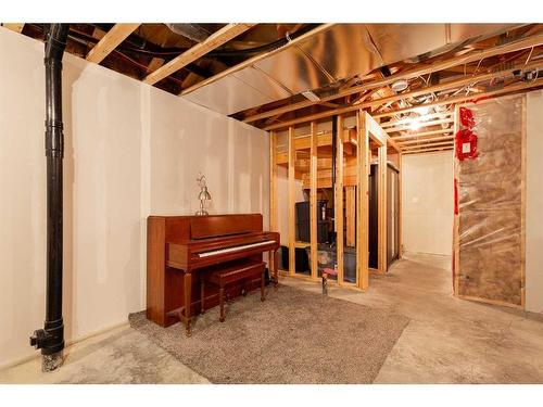 1-454 Highlands Boulevard West, Lethbridge, AB - Indoor Photo Showing Basement