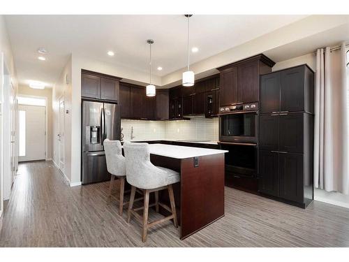 1-454 Highlands Boulevard West, Lethbridge, AB - Indoor Photo Showing Kitchen With Upgraded Kitchen