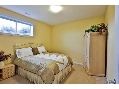 1203 Whispering Greens Place, Vulcan, AB - Indoor Photo Showing Bedroom