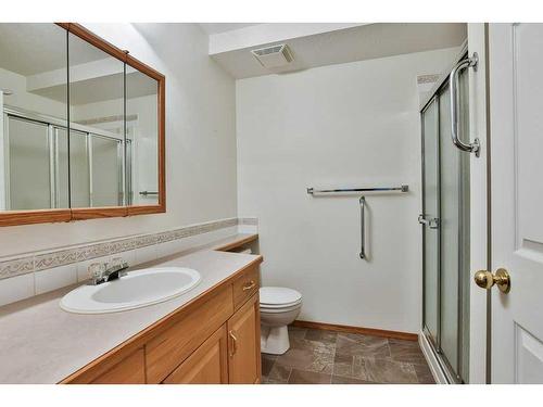 205-4800A 48 Avenue, Taber, AB - Indoor Photo Showing Bathroom