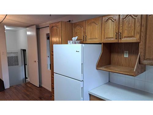 2613 14 Avenue North, Lethbridge, AB - Indoor Photo Showing Kitchen