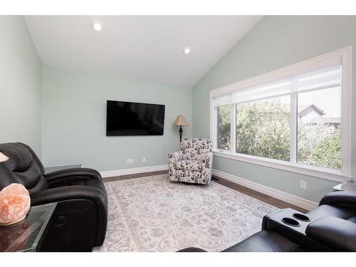 53 Canyoncrest Point West, Lethbridge, AB - Indoor Photo Showing Living Room