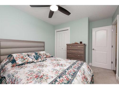 53 Canyoncrest Point West, Lethbridge, AB - Indoor Photo Showing Bedroom